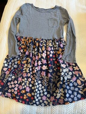 Carter’s Girls Dress. Size 8.